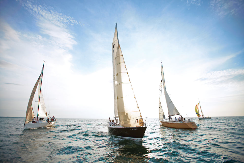 Boats racing across Lake Erie (photo by Kevin Kopanski)