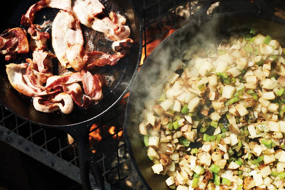 campfire-cooking-skillets campfire-cooking-skillets