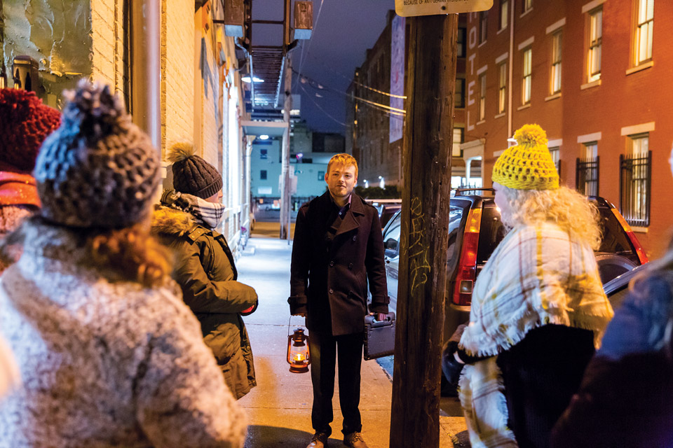 Ghost Tours Haunted Cincinnati Guide (foto af Matthæus Allen)