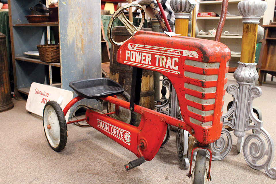 Broadway Antique Mall tractor (photo by Shawn Kimberlin)