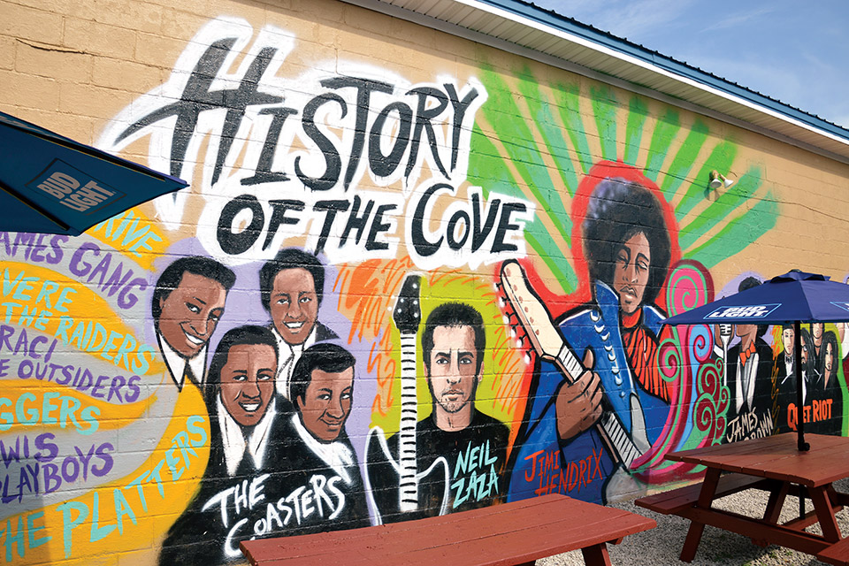 History of the Cove mural (photo courtesy of Ashtabula County Visitors Bureau)