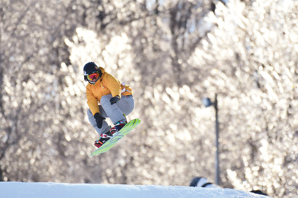 Snowboarder at Mad River Mountain (photo courtesy of Vail Ski Resorts)