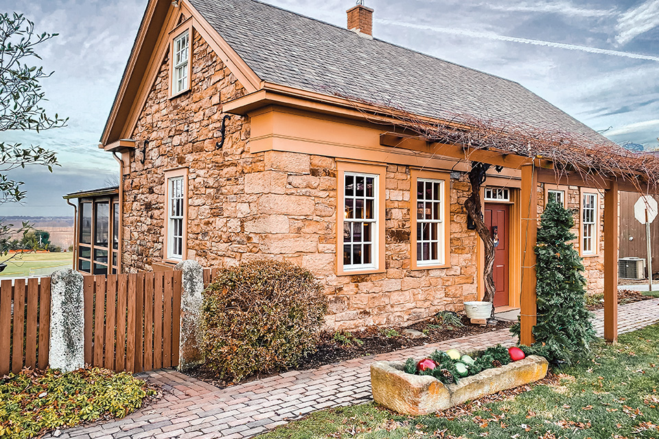 Stone Cottage Inn exterior Stone Cottage Inn exterior
