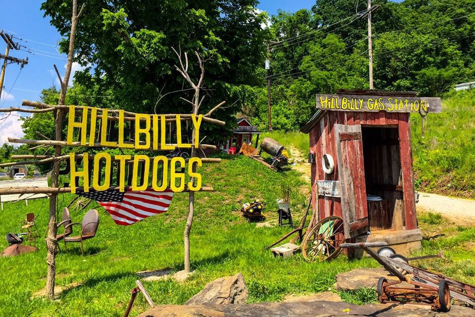Hillbilly Hotdogs exterior decor (photo courtesy of Hillbilly Hotdogs)