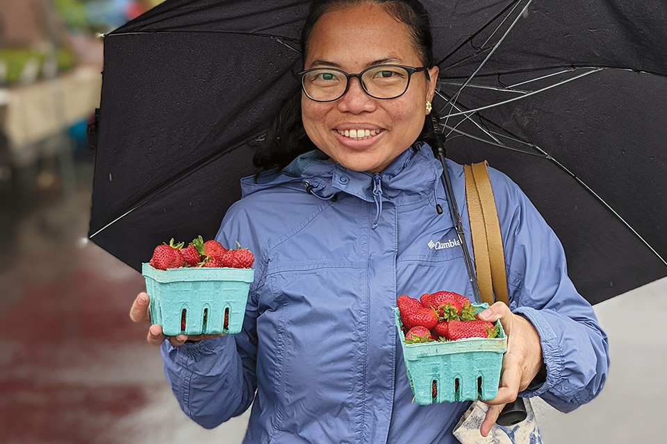 Woman holding strawberries at Athens Farmers Market (photo by Beth Weingroff)