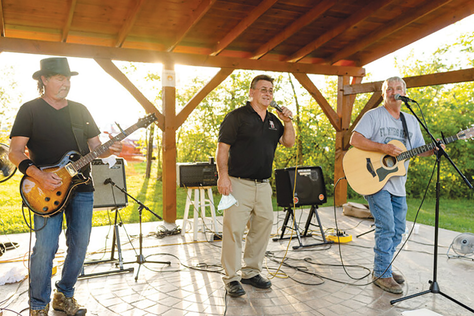 Musicians performing at Hanover Winery in Butler County (photo courtesy of Hanover Winery)