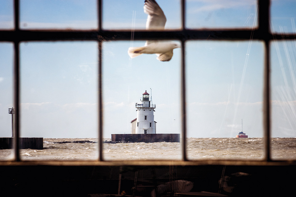 Cleveland Harbor West Pierhead Lighthouse (photo by Michael Collier)