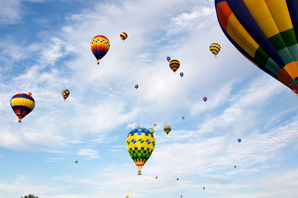 Flag City Balloon Fest hot air balloons in the sky (photo courtesy of Visit Findlay)