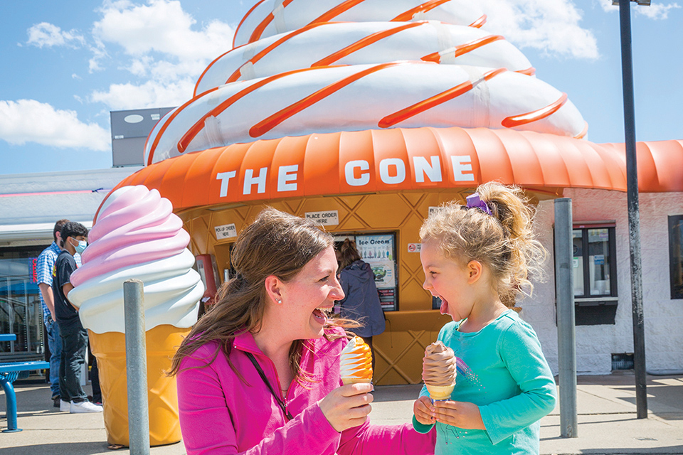 16 Roadside Ice Cream Stands in Ohio to Visit this Summer