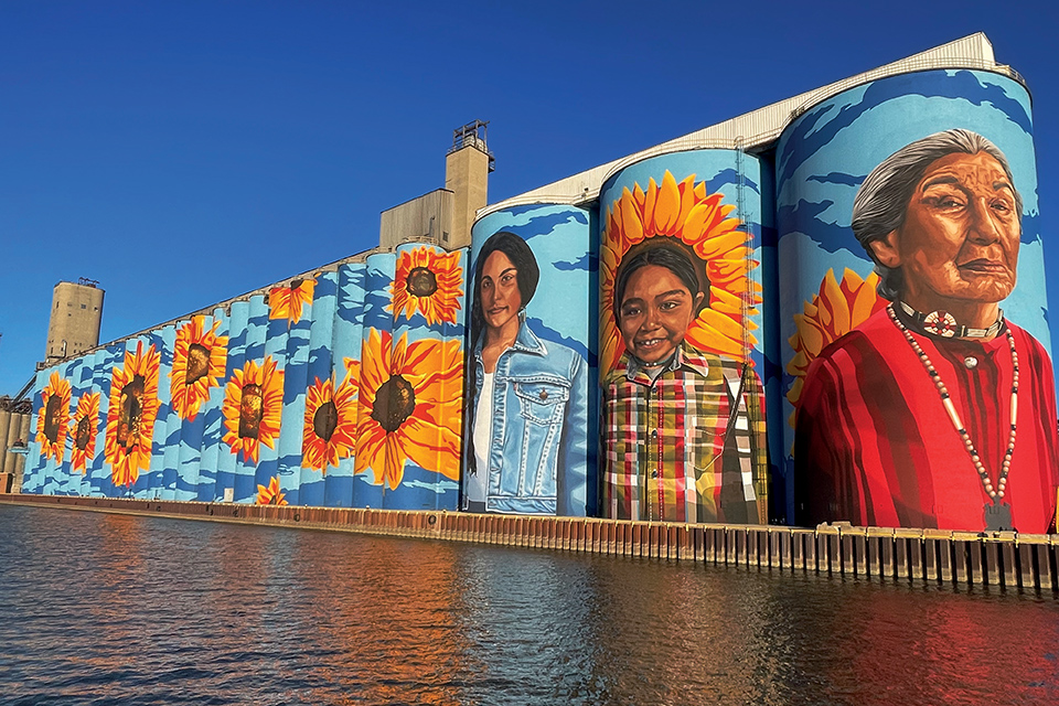 Glass City River Wall mural in Toledo (photo by Nicole Leboutillier)