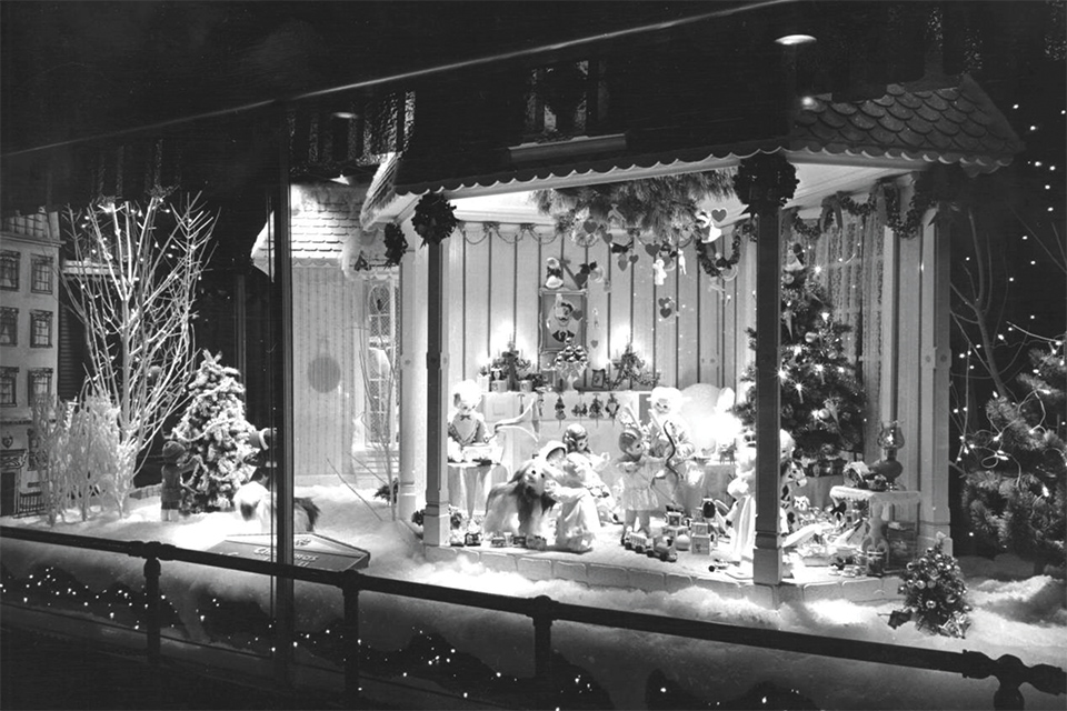 Window display titled “Christmas at Grandma’s” at Lazarus in Columbus (photo by William H. Shupe / courtesy of Ohio History Connection)