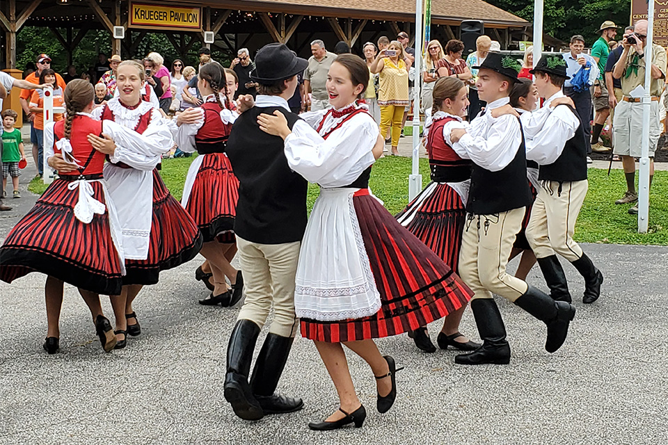 Live dance performance at the Hungarian Festival in Parma (photo courtesy of the Hungarian Festival)