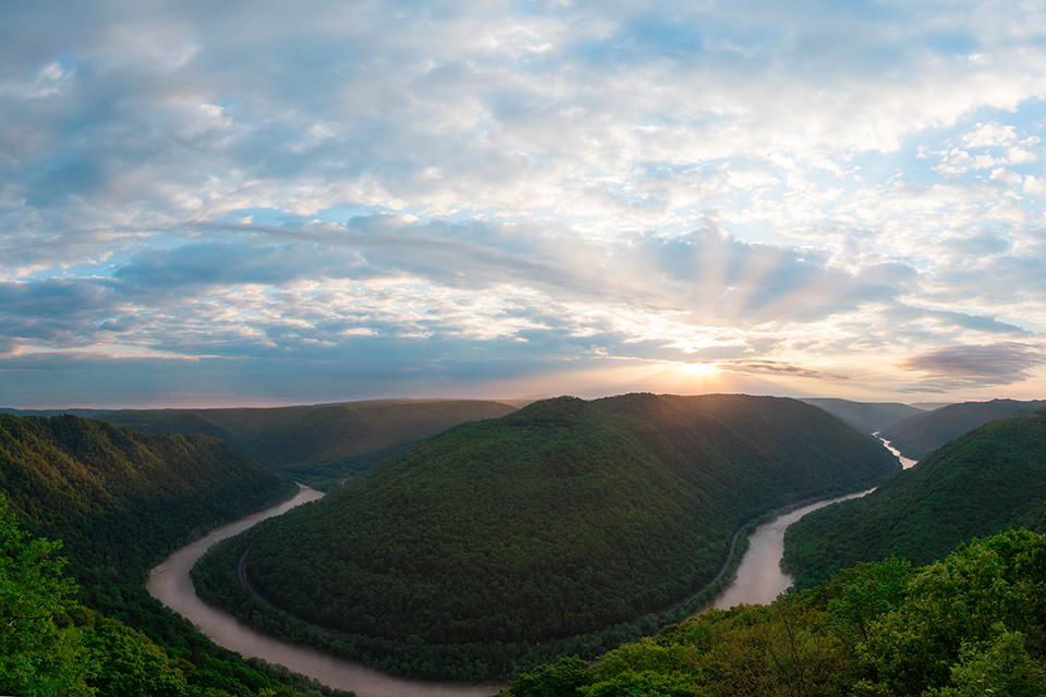 A vista in the Grandview portion of New River Gorge National Park & Preserve in West Virginia (photo courtesy of Beckley-Raleigh County Convention & Visitors Bureau)