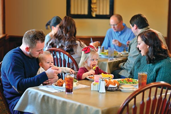 Enjoy family dining in Hartville